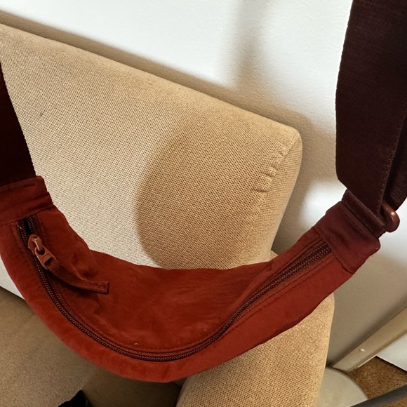 Uniqlo Round Mini Shoulder Bag in Light Brown - Picture 5 of 6